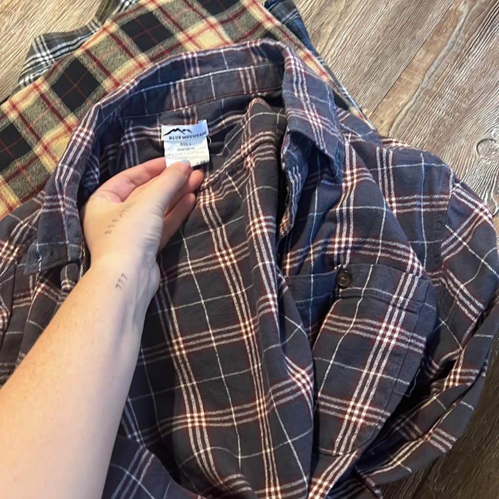 Multiple flannels - Picture 2 of 5